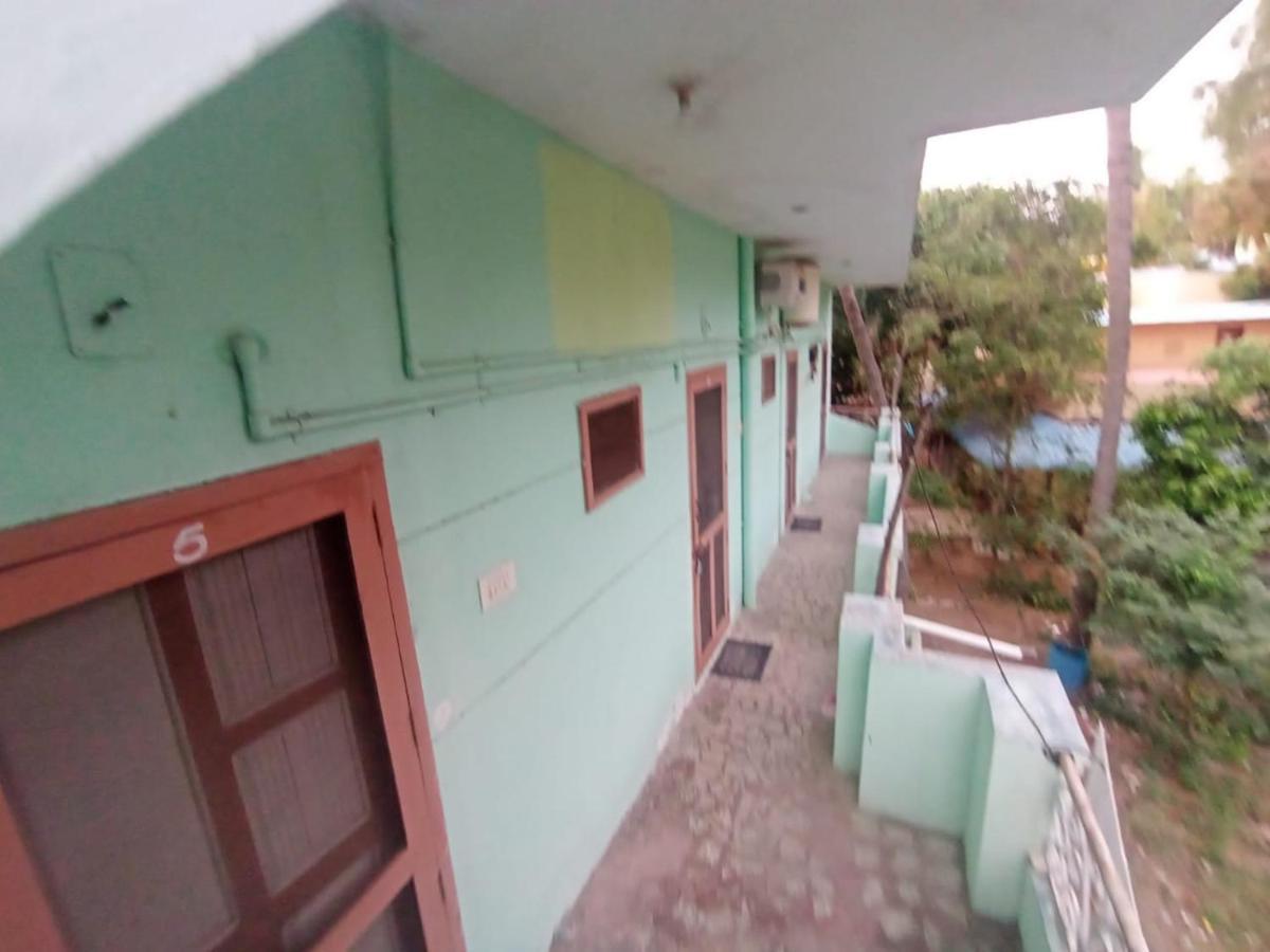 Sri Shankaraa Guest House Tiruvannāmalai Buitenkant foto